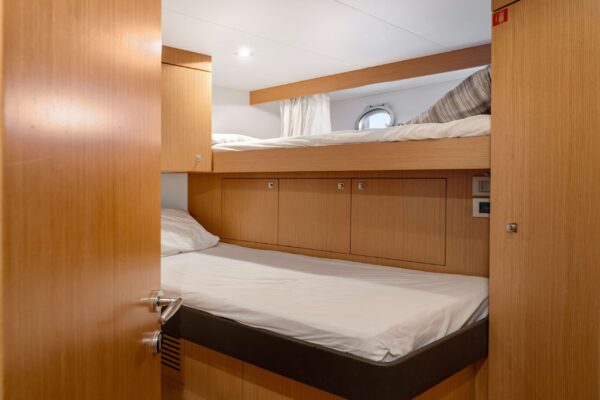 Ferretti 800 yacht for sale at The Yacht Office 02-10-2026 om 14.03.26 149