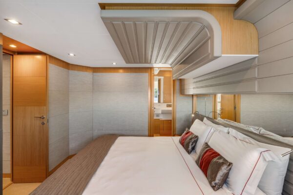 Ferretti 800 yacht for sale at The Yacht Office 02-10-2026 om 14.03.26 4