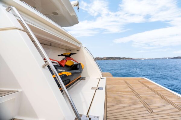 Ferretti 800 yacht for sale at The Yacht Office 02-10-2026 om 14.03.26 57