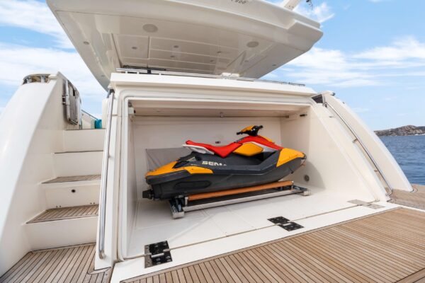 Ferretti 800 yacht for sale at The Yacht Office 02-10-2026 om 14.03.26 58