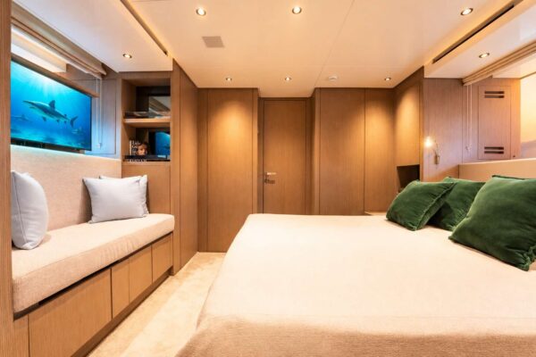 Sanlorenzo SX76 FOR SALE Cabins10