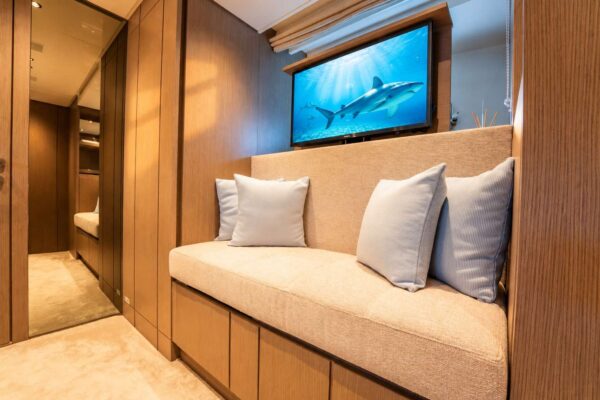 Sanlorenzo SX76 FOR SALE Cabins14