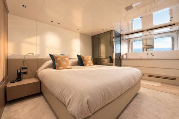 Sanlorenzo SX76 FOR SALE Cabins2