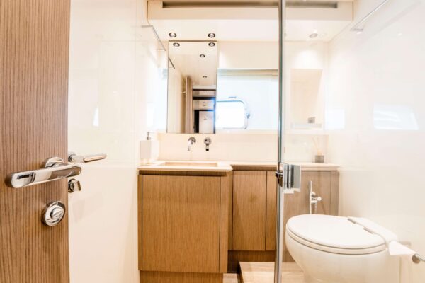 Sanlorenzo SX76 FOR SALE bathrooms8