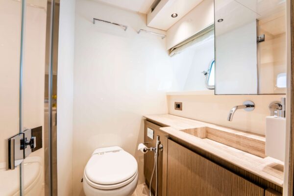 Sanlorenzo SX76 FOR SALE bathrooms9