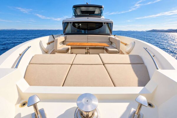 Sanlorenzo SX76 FOR SALE foredeck lounge2